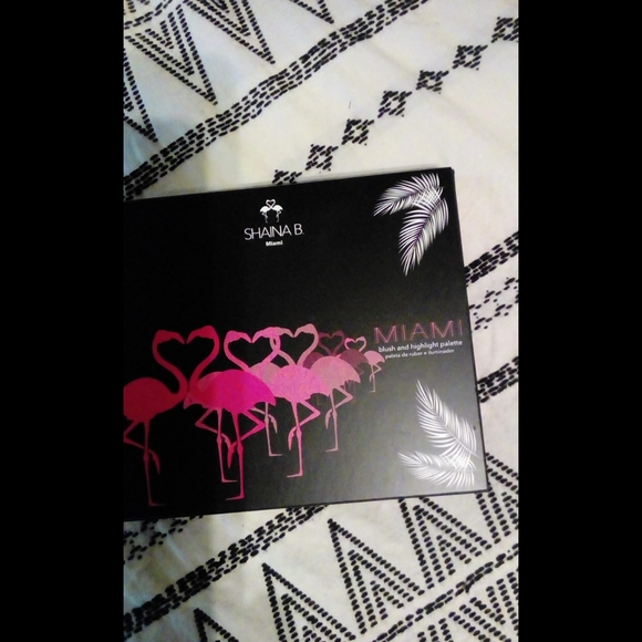 Shaina B blush palette - Picture 2 of 3